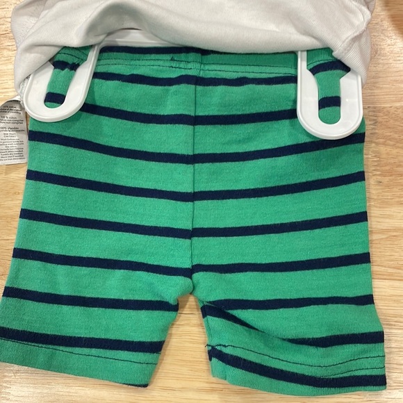 NWOT 12month Carters outfit brand new without tags  never worn - Picture 2 of 6